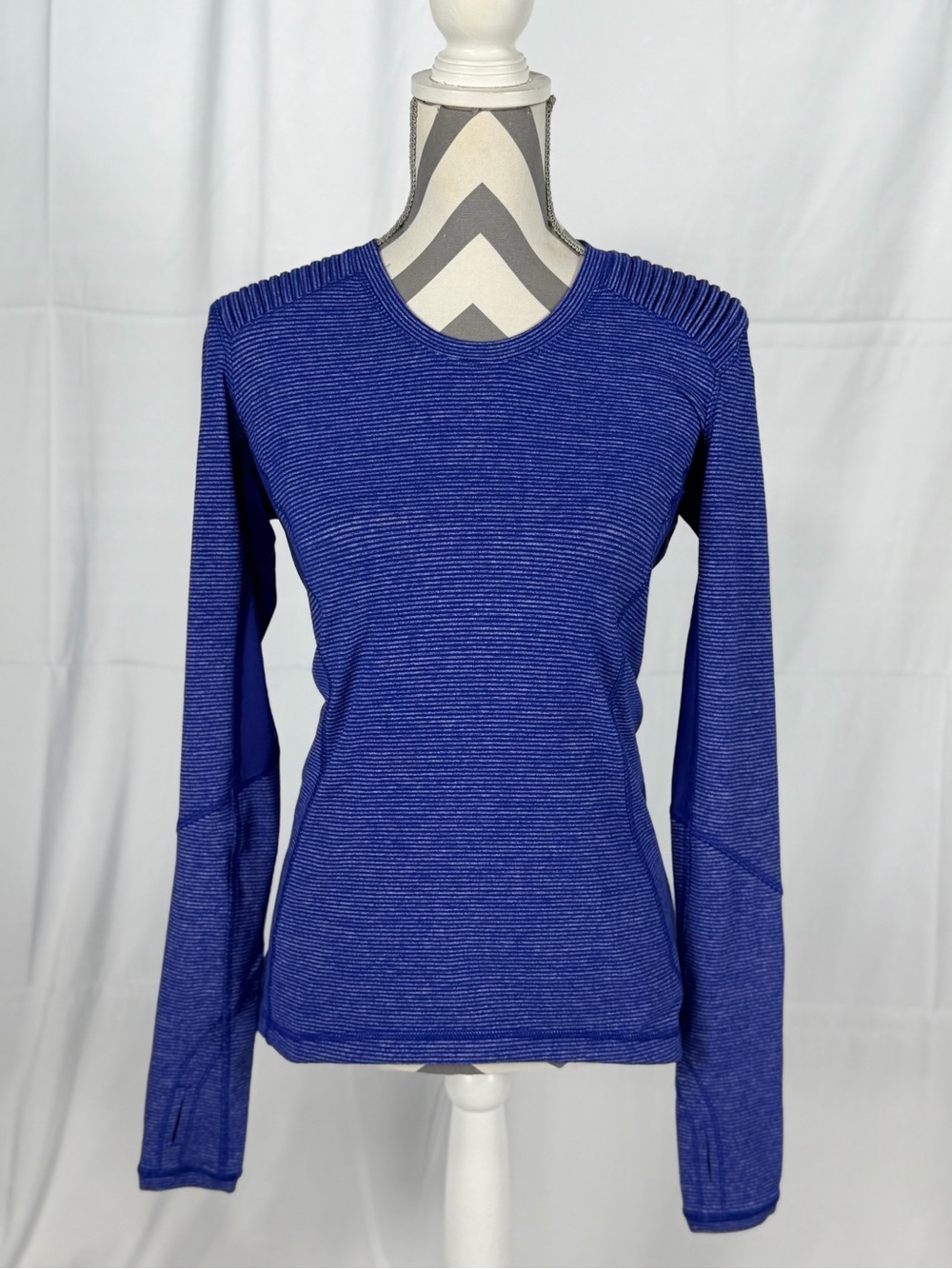 Lululemon Swiftly Tech Top Women Size 8 Blue Striped Thumbhole Long Sleeve Shirt